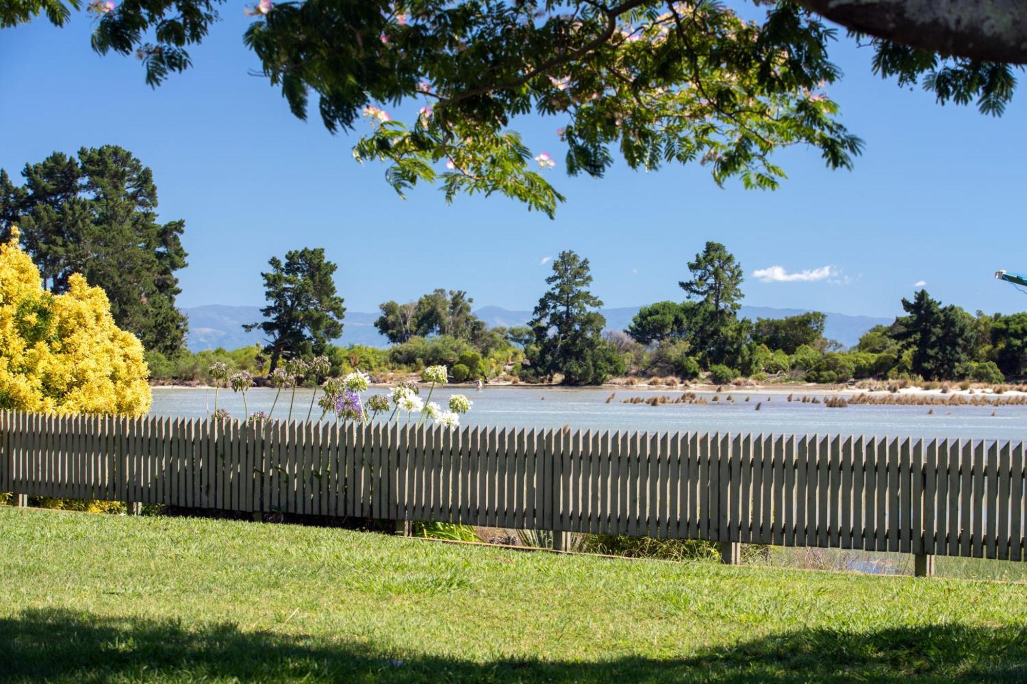 Tahuna Beach Holiday Park Nelson Buitenkant foto